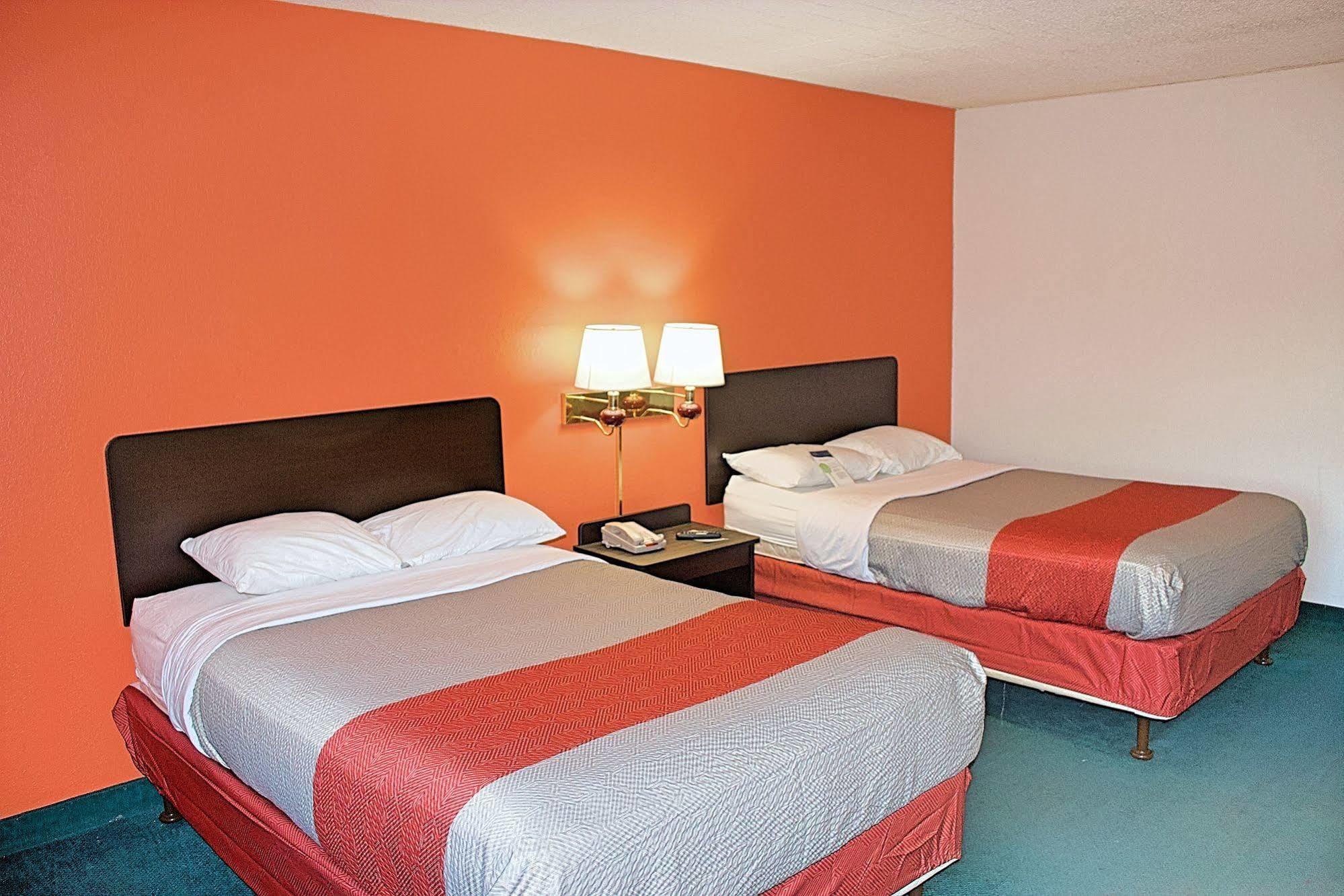 Motel 6-New Stanton, Pa Exterior photo