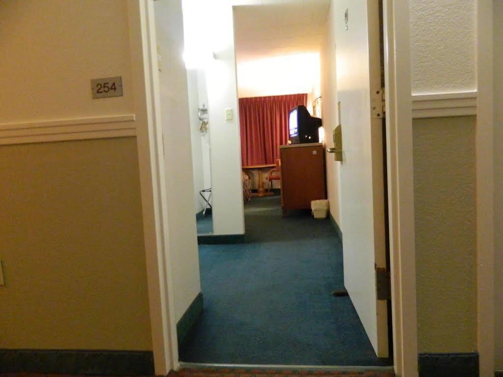 Motel 6-New Stanton, Pa Exterior photo